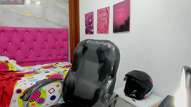 Snapshot of Helen_russo chatting on 7, 1, 2026 Helen russo online show from 7, 1, 2026