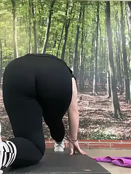 Snapshot of lululoverose chatting on 8, 3, 2026 lululoverose online show from 8, 3, 2026