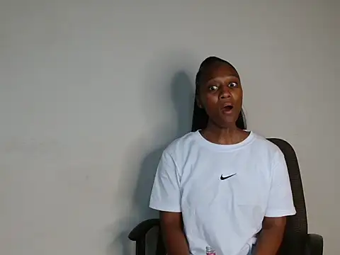 Snapshot of Lucy_Blacksilk chatting on 31, 10, 2025 Lucy Blacksilk online show from 31, 10, 2025