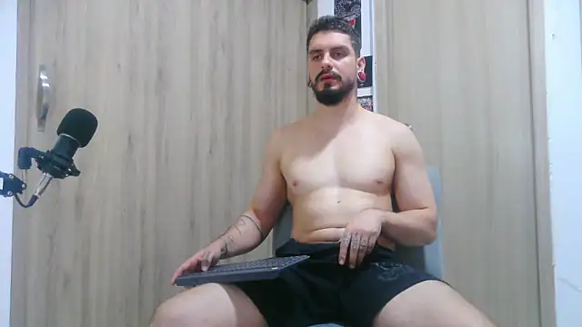 Snapshot of Aaron_kwok28 chatting on 12, 11, 2025 Aaron kwok28 online show from 12, 11, 2025