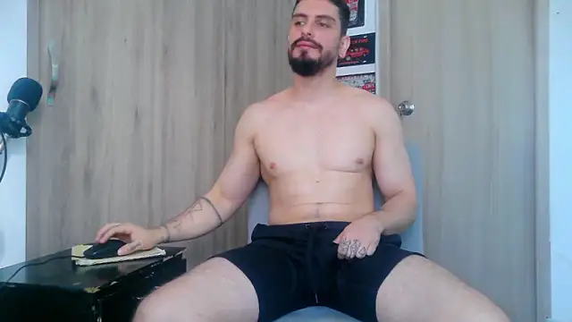 Snapshot of Aaron_kwok28 chatting on 17, 11, 2025 Aaron kwok28 online show from 17, 11, 2025