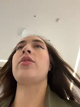 Holly Play online show from 9, 10, 2025