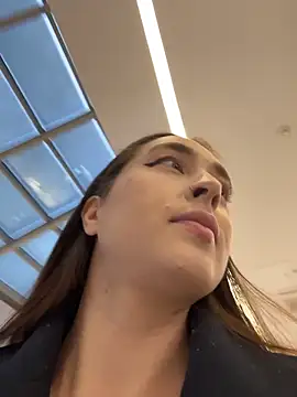 Holly Play online show from 15, 12, 2025