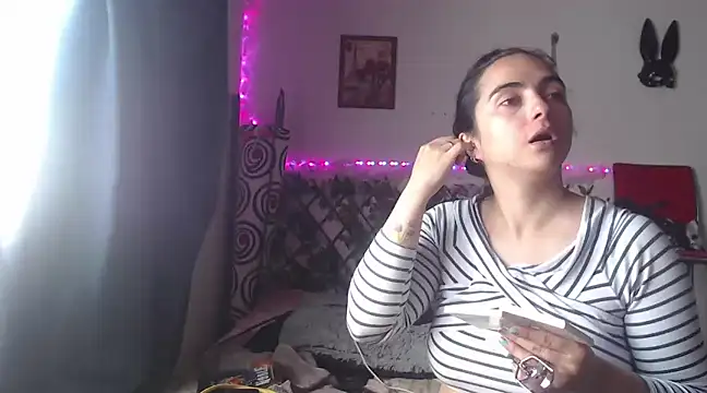 Candyparis online show from 22, 1, 2025