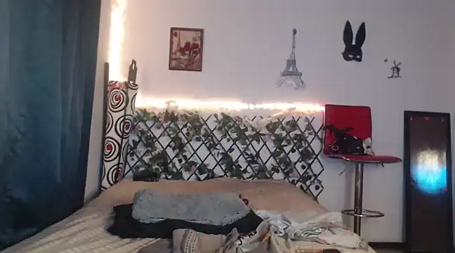 Candyparis online show from 23, 1, 2025