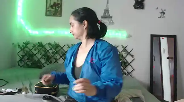 Candyparis online show from 11, 2, 2025