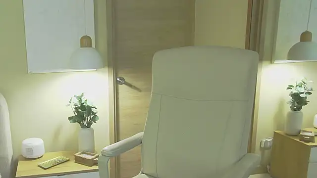 Snapshot of Alessia-miller_ chatting on 4, 3, 2026 Alessia-miller online show from 4, 3, 2026