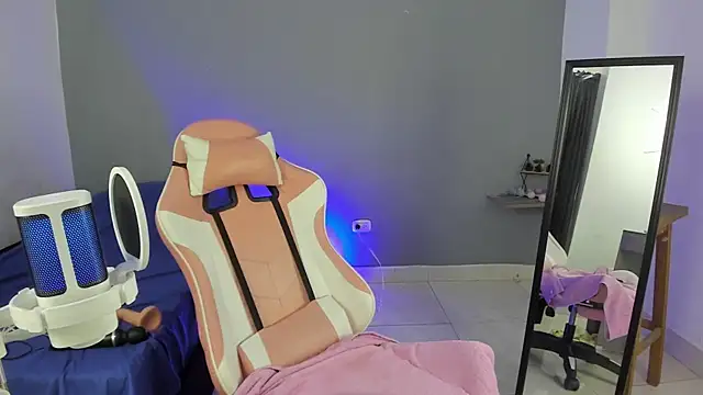 nicol jone1 online show from 28, 1, 2025