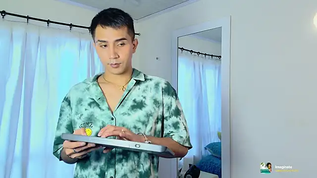 Snapshot of Chris_Maddox chatting on 6, 11, 2025 Chris Maddox online show from 6, 11, 2025