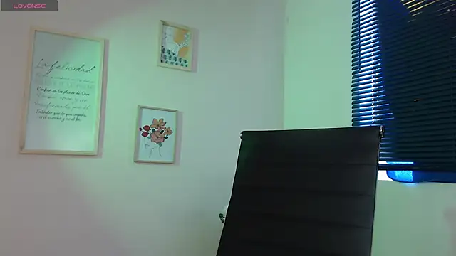 Snapshot of lucy_diiaz chatting on 5, 1, 2025 lucy diiaz online show from 5, 1, 2025