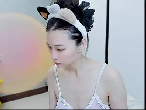 LaLaLiang online show from 8, 10, 2025