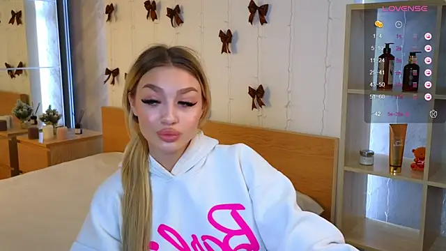 Snapshot of Ella_Milla chatting on 24, 12, 2024 Ella Milla online show from 24, 12, 2024