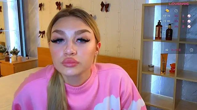 Snapshot of Ella_Milla chatting on 25, 12, 2024 Ella Milla online show from 25, 12, 2024