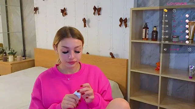 Snapshot of Ella_Milla chatting on 30, 12, 2024 Ella Milla online show from 30, 12, 2024