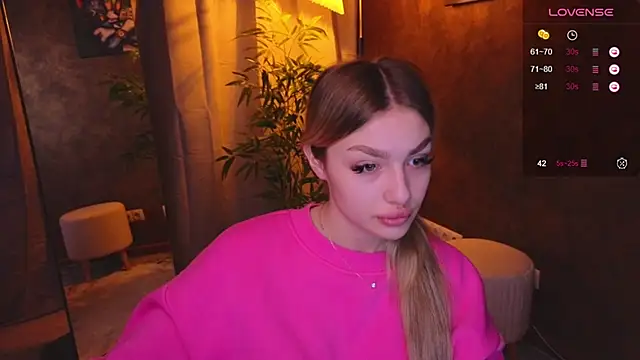 Snapshot of Ella_Milla chatting on 5, 1, 2025 Ella Milla online show from 5, 1, 2025