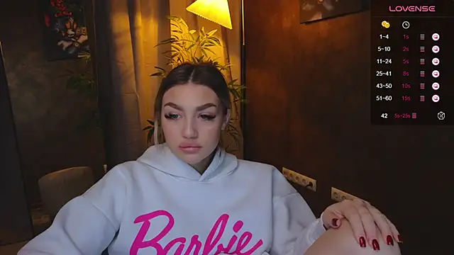 Snapshot of Ella_Milla chatting on 6, 1, 2025 Ella Milla online show from 6, 1, 2025