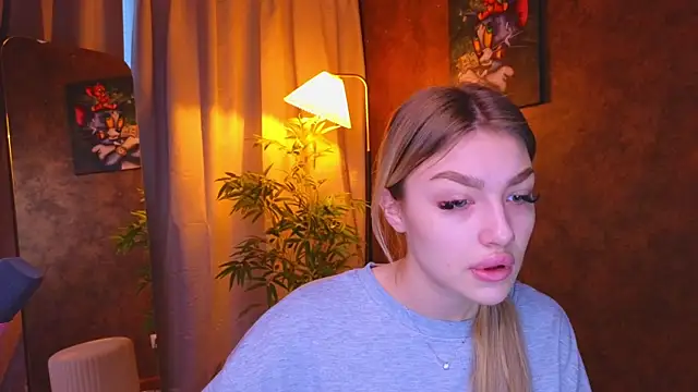 Snapshot of Ella_Milla chatting on 7, 1, 2025 Ella Milla online show from 7, 1, 2025