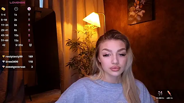 Snapshot of Ella_Milla chatting on 8, 1, 2025 Ella Milla online show from 8, 1, 2025