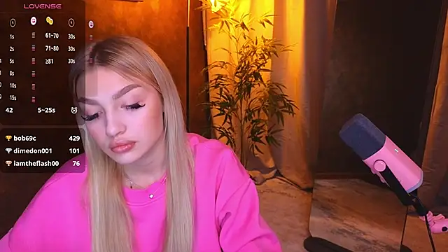 Snapshot of Ella_Milla chatting on 13, 1, 2025 Ella Milla online show from 13, 1, 2025