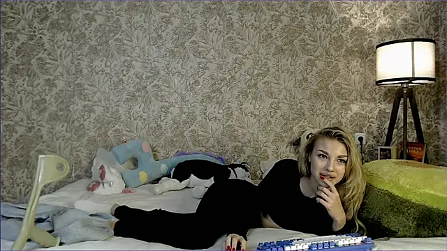 Snapshot of Ella_Milla chatting on 9, 9, 2025 Ella Milla online show from 9, 9, 2025