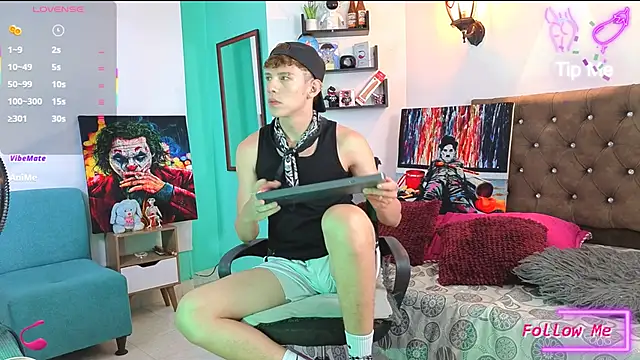 flowers18 online show from 8, 10, 2025