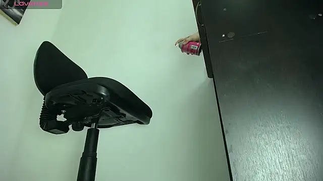 Snapshot of aprhillove chatting on 5, 1, 2025 aprhillove online show from 5, 1, 2025