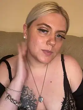 Snapshot of Blondiee3088 chatting on 2, 12, 2024 Blondiee3088 online show from 2, 12, 2024