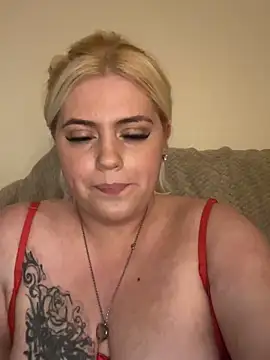 Snapshot of Blondiee3088 chatting on 2, 2, 2025 Blondiee3088 online show from 2, 2, 2025