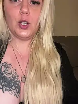 Snapshot of Blondiee3088 chatting on 6, 3, 2025 Blondiee3088 online show from 6, 3, 2025