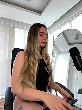 nicollefiorett online show from 15, 9, 2025