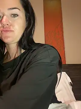 Snapshot of English-Chloe96 chatting on 28, 10, 2025 English-Chloe96 online show from 28, 10, 2025