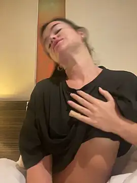 Snapshot of English-Chloe96 chatting on 3, 11, 2025 English-Chloe96 online show from 3, 11, 2025