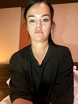 Snapshot of English-Chloe96 chatting on 8, 11, 2025 English-Chloe96 online show from 8, 11, 2025