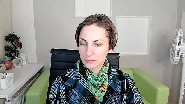 Snapshot of AuroraScript chatting on 5, 12, 2024 AuroraScript online show from 5, 12, 2024