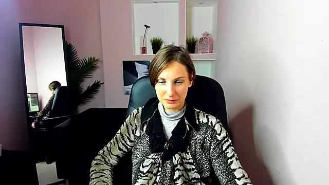 Snapshot of AuroraScript chatting on 18, 12, 2024 AuroraScript online show from 18, 12, 2024