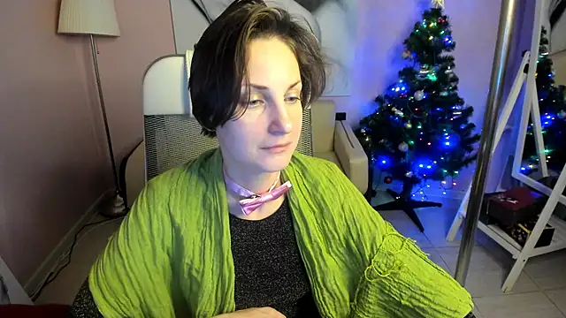 Snapshot of AuroraScript chatting on 2, 1, 2025 AuroraScript online show from 2, 1, 2025