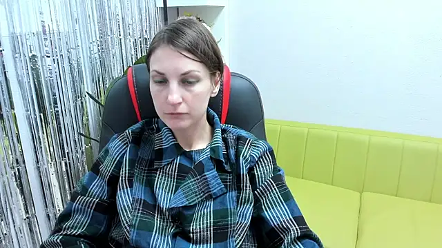 Snapshot of AuroraScript chatting on 4, 1, 2025 AuroraScript online show from 4, 1, 2025