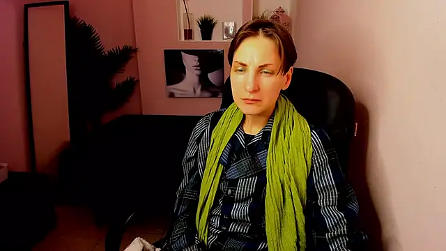 Snapshot of AuroraScript chatting on 6, 2, 2025 AuroraScript online show from 6, 2, 2025