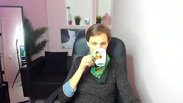 Snapshot of AuroraScript chatting on 22, 2, 2025 AuroraScript online show from 22, 2, 2025