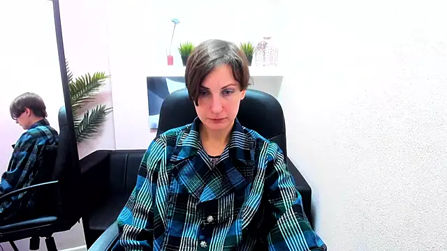 Snapshot of AuroraScript chatting on 5, 3, 2025 AuroraScript online show from 5, 3, 2025