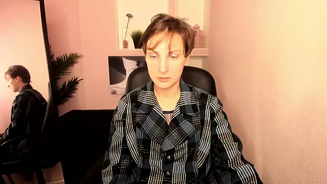 Snapshot of AuroraScript chatting on 5, 3, 2025 AuroraScript online show from 5, 3, 2025