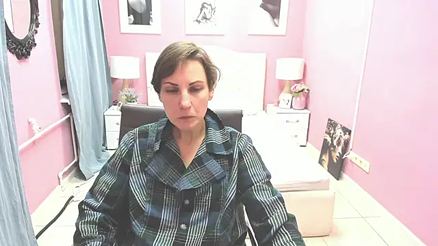 Snapshot of AuroraScript chatting on 8, 3, 2025 AuroraScript online show from 8, 3, 2025