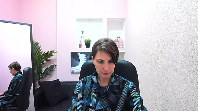 Snapshot of AuroraScript chatting on 11, 3, 2025 AuroraScript online show from 11, 3, 2025