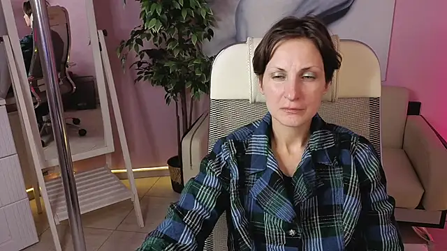 Snapshot of AuroraScript chatting on 13, 10, 2025 AuroraScript online show from 13, 10, 2025