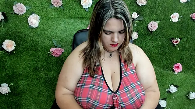Huge Titties  online show from 19, 9, 2025
