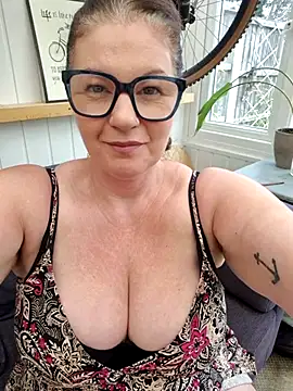 Snapshot of 420Curvybabe chatting on 17, 10, 2025 420Curvybabe online show from 17, 10, 2025