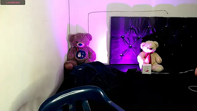 Snapshot of benji_hoter chatting on 11, 10, 2025 benji hoter online show from 11, 10, 2025