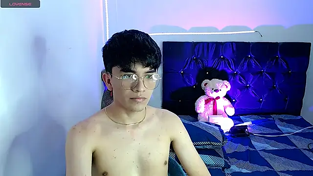 Snapshot of benji_hoter chatting on 17, 10, 2025 benji hoter online show from 17, 10, 2025