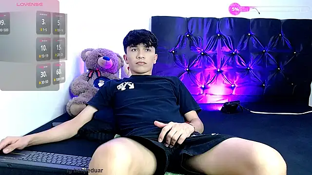 Snapshot of benji_hoter chatting on 3, 11, 2025 benji hoter online show from 3, 11, 2025