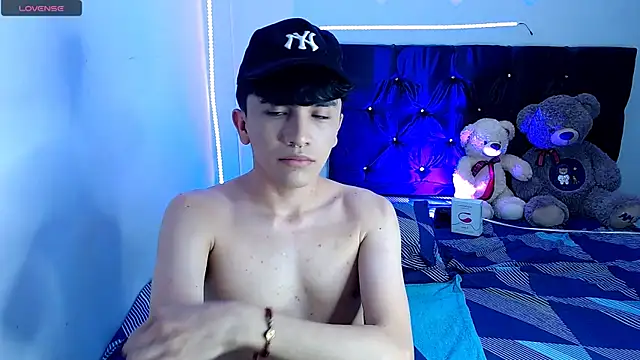 Snapshot of benji_hoter chatting on 6, 11, 2025 benji hoter online show from 6, 11, 2025